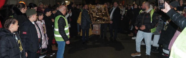 BEČ ZANEMEO PRED SRPSKOM SVETINJOM: Svečani doček čudotvorne ikone sa Hilandara u austrijskoj prestonici (FOTO)