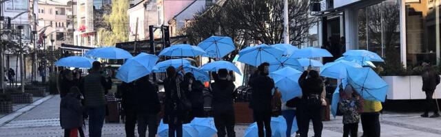 ONI SAMO ŽELE DA BUDU PRIHVAĆENI I VOLJENI U Loznici obeležen Svetski dan autizma (FOTO)