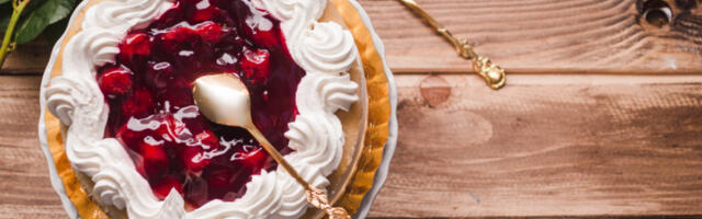 Harmonija ukusa: Čokoladna torta sa malinama koja ima samo jedan problem – tražiće se parče više