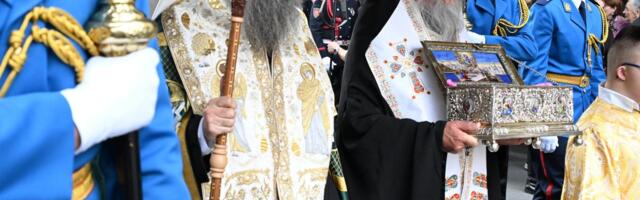 Porfirije: Beograd je danas molitveno srce Srba, Spasovdanska litija živi korak vere