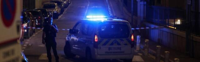POLICIJA TRAGA ZA NAPADAČEM, NIGDE GA NEMA: Aktivirao eksploziv u centru grada, povredio više osoba (VIDEO)