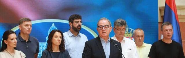 Opozicija predaje Vučiću zahtev za raspisivanje izbora