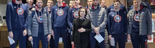 "Orlovi" sleteli u Kopenhagen! Košarkaše dočekala ambasadorka: Svi ćemo sutra navijati za Srbiju!