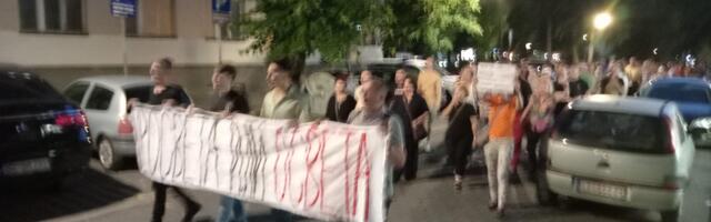 U Leskovcu održani protesti u znak podrške prosvetnim radnicima (FOTO+VIDEO)