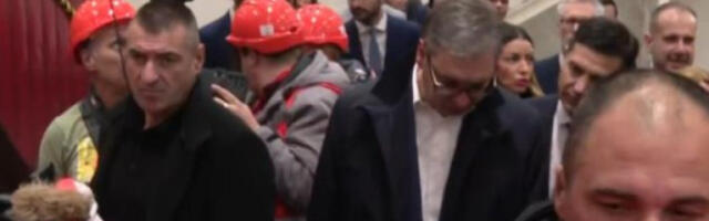 Вучић обилази погон фабрике Палфингер у Нишу (видео)