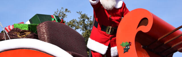 Fizičari tvrde: Deda Mraz ipak može da podeli svoj deci poklone u jednom danu