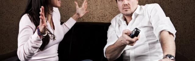 IZBOLA MUŽA JER JE PSOVAO TELEVIZOR! Bolničari u potpunom šoku nakon intervencije: Jedna rečenica je prethodila KRVAVOM PIRU!