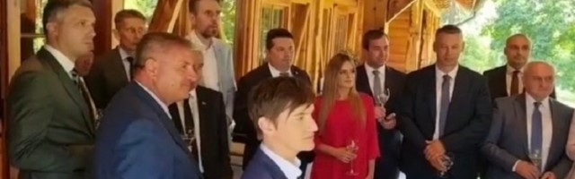 Boško, Saša, Milice, je l' dobro Vučićevo vino? (VIDEO)