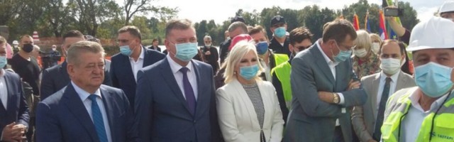 RESORNI MINISTRI SRBIJE, RS I BIH OBIŠLI GRADILIŠTE MOSTA NA SAVI KOD RAČE:  Deo regionalnog povezivanja naroda i pšrivrede