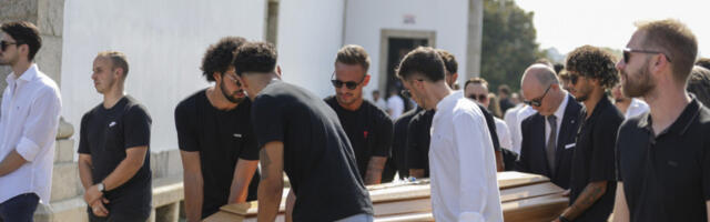 BRUKA I SRAMOTA! Neki ljudi su STVARNO BESRAMNI: Policija intervenisala ZBOG SKRNAVLJENJA Žotinog GROBA!