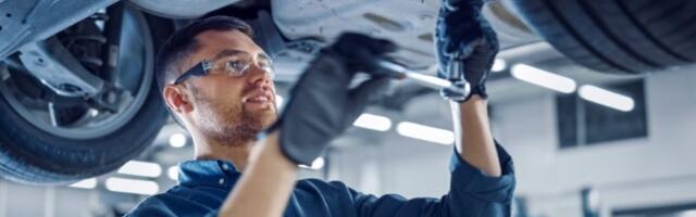 Automehaničar otkriva da je ovaj auto star 20 godina najbolji i najsigurniji na svetu. Može trajati decenijama