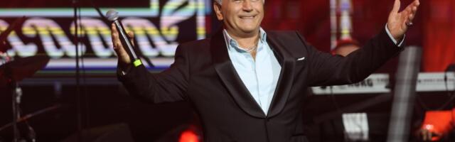 SPEKTAKL U SAVA CENTRU: Halid Muslimović digao more publike na noge, a svi su gledali u njegovu prelepu suprugu Adelisu