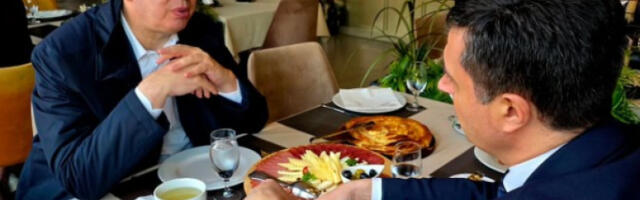 Председник Вучић на чају са градоначелником Ниша