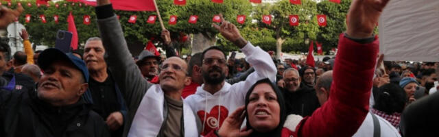 Присталице председника Туниса на улицама града, називају опозицију издајницима
