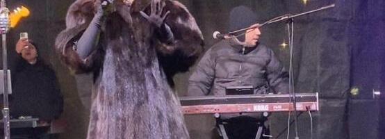 Goga Sekulić zagrejala Kučevo na minus 5: Publika pevala uglas sa pevačicom, u ponoć spektakularan vatromet (FOTO)