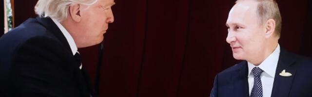 Putinova slika na zidu u Beloj kući: Tramp dobio poklon (FOTO)