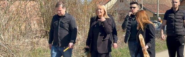 Borko, Mirko Kodić, Živkica, Nadica Ademov... Poznati uplakani stižu na sahranu brata Darka Lazića