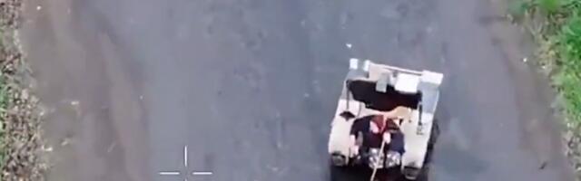 (VIDEO) UKRAJINCI ROBOTOM SPASILI STARICU! Nesvakidašnji prizor sa fronta usred borbe: "Bako, upadaj"