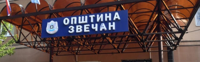 Скинут натпис на ћирилици са зграде „Железнице Србије” у Звечану