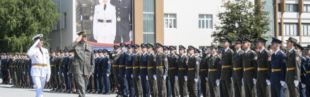 Промовисани ученици 53. класе Средње стручне војне школе „1300 каплара”