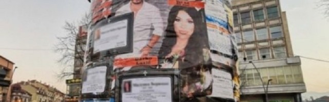 Plakate za doček lepe preko umrlih od kovida!