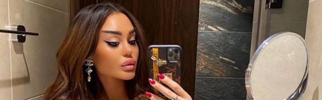 (FOTO) PONOVO GOLA: Ana Korać obukla najmanji kupaći na svetu, sve PUCA pred njom!