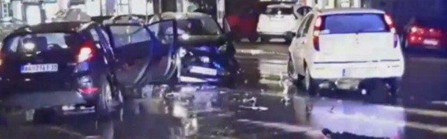 KARAMBOL NA BANOVOM BRDU: Tri automobila se slupala kod Gaspromove pumpe! (VIDEO)