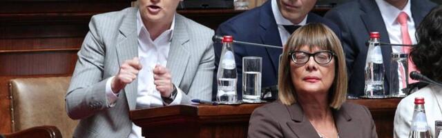 Dno je probijeno! Dok poslanik priča o ličnom iskustvu i lečenju bolesne dece, opozicija viče i pravi cirkus (VIDEO)