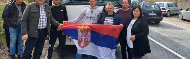 MILAN SA KIM NE ZABORAVLJA PREDSEDNIKOVO DOBROČINSTVO: Kovačević krenuo iz Srbice da podrži Vučića i državu na svenarodnom skupu