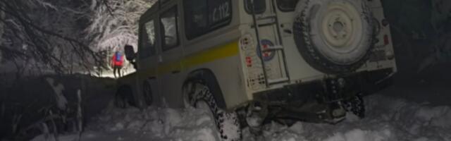 &quot;NAŠLI SMO IH PROMRZLE U SNEGU&quot; Grupa planinara u Hrvatskoj spasavana satima