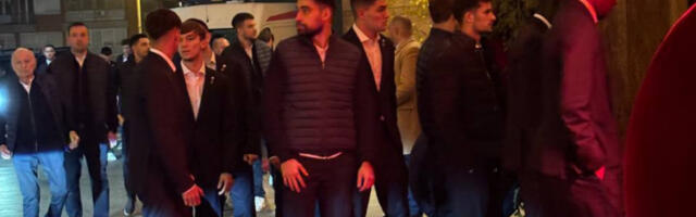 U STILU ŠAMPIONA! Pogledajte kako su se pojavili fudbaleri Zvezde na čelu sa Milojem na promociji monografije! (FOTO, VIDEO)