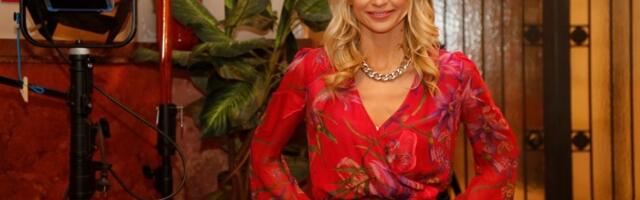 Maja Mandžuka objavila FOTKU SA SETA u moćnom ljubičastom odelu: Glumica zrači LEPOTOM I ELEGANCIJOM (FOTO)