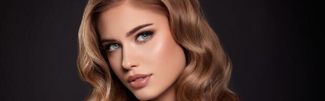 Ko je nova Mis Srbije 2026? Simona Manojlović osvojila krunu, čitaoci Ona.rs izabrali Miss Interneta