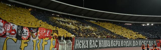 Kakav potez navijača: Koreografija sveca preko cele severne tribine, evo i zašto! /VIDEO/