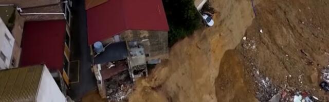 Vatrogasci spasili 400 retkih knjiga sa litice koja će se survati zbog klizišta