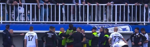 Haos u Pazaru: Stojković gađao navijače flašicom, oni mu skandirali "Mustafa"