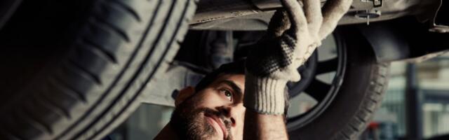 Trik koji vredi zlata: Zašto iskusni mehaničari uvek imaju voštanu bojicu?