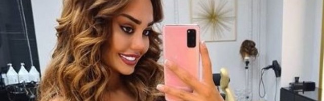 BRUSIĆ SAMO ŠTO NE PUKNE! Ana Korać u PROVIDNOM VEŠU poželela SLATKE SNOVE - u jedan detalj SVI GLEDAJU /FOTO
