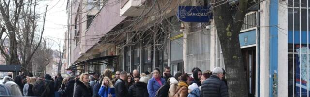 ''Kako ćemo decu da školujemo?'' - Prosvetni radnici na KiM ogorčeni, jer ne mogu da podignu plate