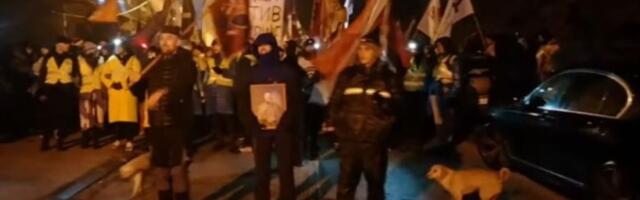 Studenti došli u Aranđelovac: Vatromet i slika Karađorđa (FOTO, VIDEO)