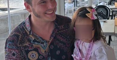 BALAŠEVIĆI UŽIVAJU NA MORU: Aleksa podelio slike sa ćerkicom uz zalazak sunca, jedno svi komentarišu (FOTO)