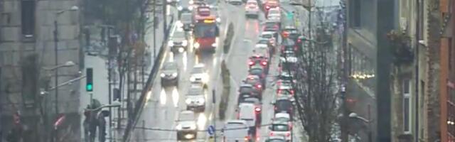 SUSNEŽICA, KIŠA I KOLAPS U BEOGRADU: Vozila mile, gužve na sve strane! U ovim delovima grada najkritičnije (foto)