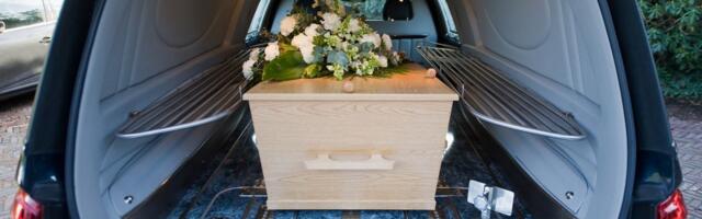 Ustao iz kovčega usred opela! "Ipak je živ": Sremska Mitrovica ne zaboravlja šok! Meštani ga žalili, sad besni