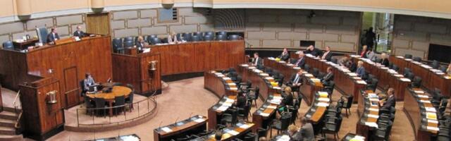 Francuska ukinula doživotne beneficije za bivše premijere i ministre