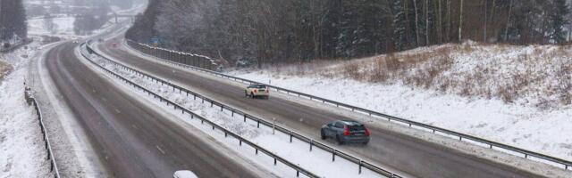 Ovako Šveđani čiste puteve zimi kada napada sneg do struka: Kako se ovoga niko nije setio, topi se u sekundi!
