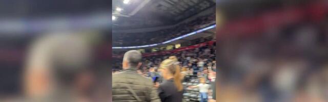 Ovacije i aplauzi za košarkaše Partizana: Crno-beli istrčali na teren