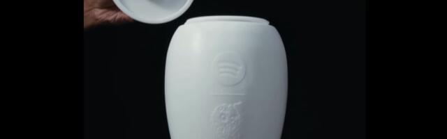 VIDEO: Predstavljena urna sa zvučnikom - za muziku u zagrobnom životu