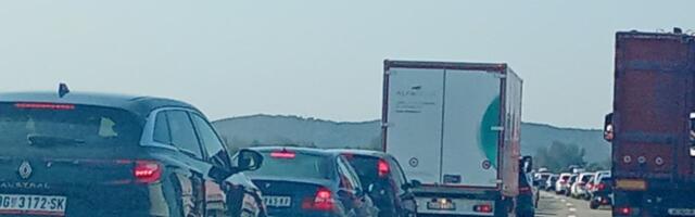 Da li je i nedeljom kolaps u Beogradu? Dobro pogledajte snimak: Ova deonica je katastrofalna
