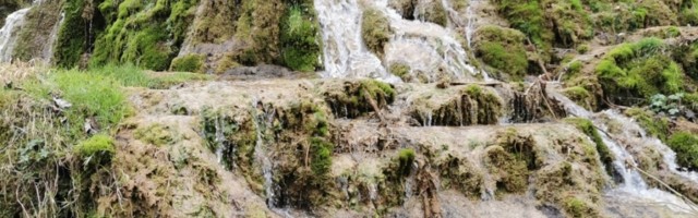 Taorska vrela izviru iz pećine i spuštaju se preko najvećih bigrenih kaskada! (FOTO)