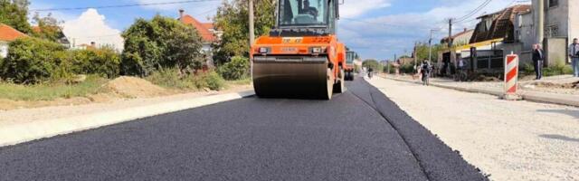 Ugrađen prvi sloj asfalta na deonici Leskovac-Bojnik